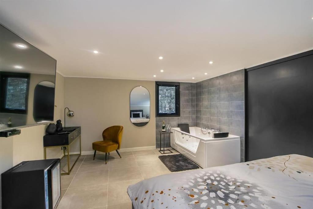 Relaxed Luxe "Boszichthuisje" Met Jacuzzi Bospark Ijsselheide Hattemerbroek Bagian luar foto