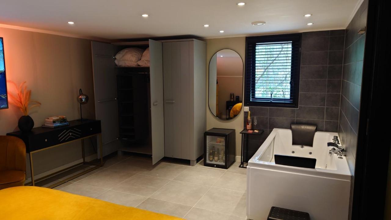 Relaxed Luxe "Boszichthuisje" Met Jacuzzi Bospark Ijsselheide Hattemerbroek Bagian luar foto